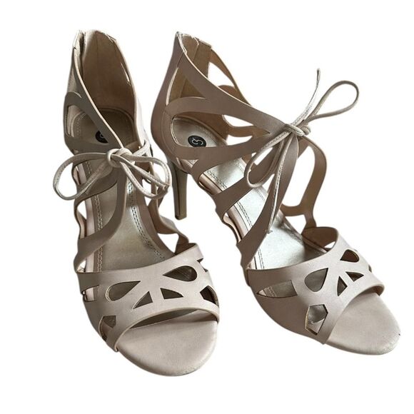 Dressbarn Women’s Elegant Cream Strappy 3.5” Heel Sandals. Size 9 - Picture 6 of 9